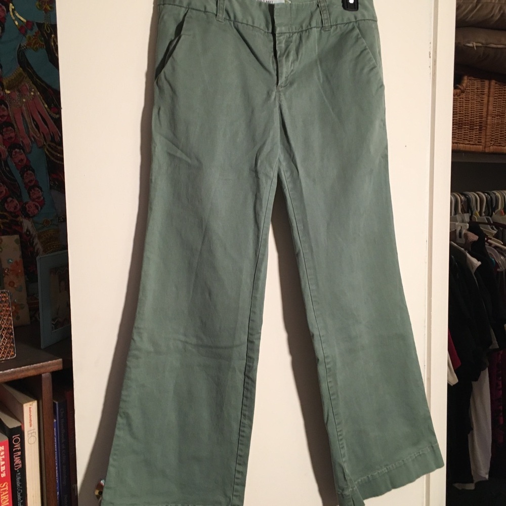 Old Navy Low-Waist Stretch Wide-Leg Cargo Pants